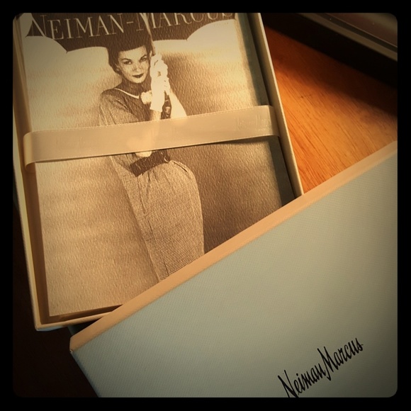 Neiman Marcus Accessories - Neiman Marcus note cards, envelope, and box